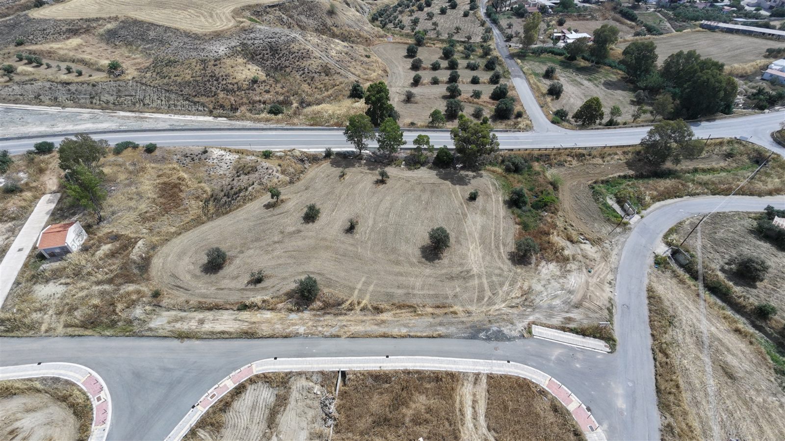 Αεροφωτογραφία οικοπέδων Τσέρι - νέα εσωτερική οδός και κυκλικός κόμβος