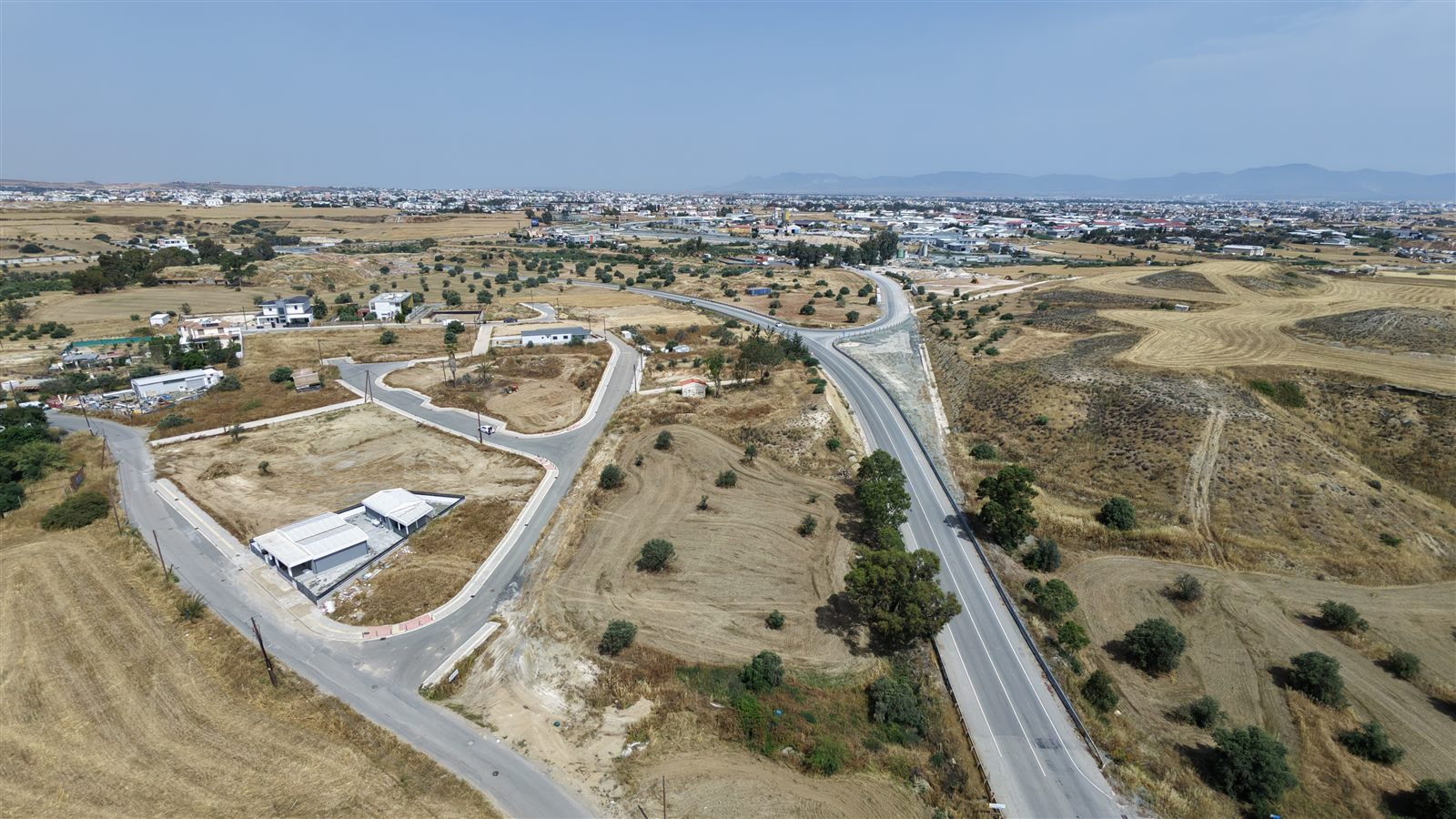 Πανοραμική αεροφωτογραφία οικοπέδων Τσέρι με θέα Λευκωσία