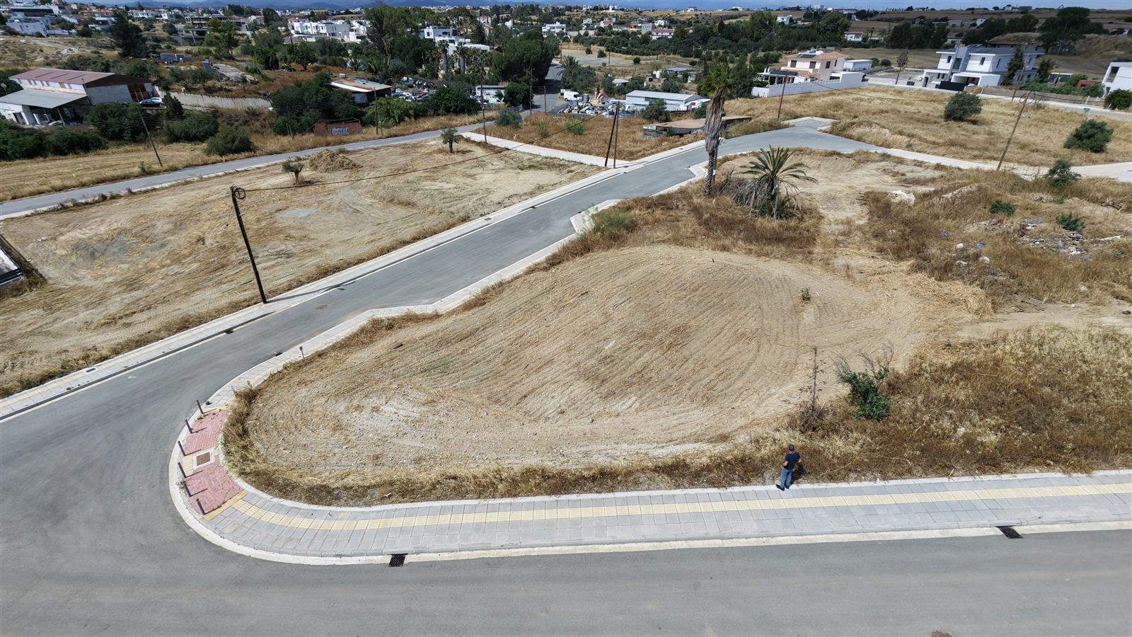 Upland 2 Τσέρι - οικόπεδο 650 τ.μ. ζώνη Ka8 με πεζοδρόμια και υποδομή